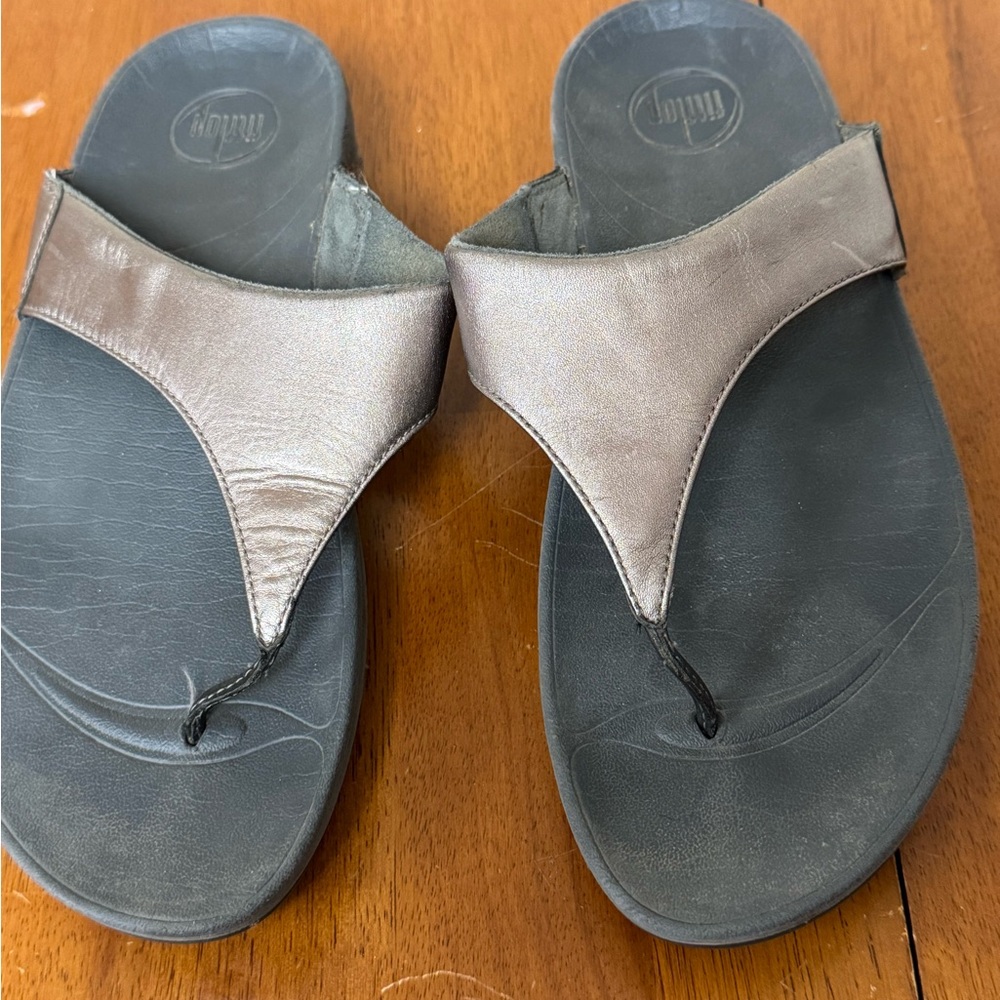 FitFlop thong toe Metallic Sandals size10 micro wobbleboard tech #springbreak